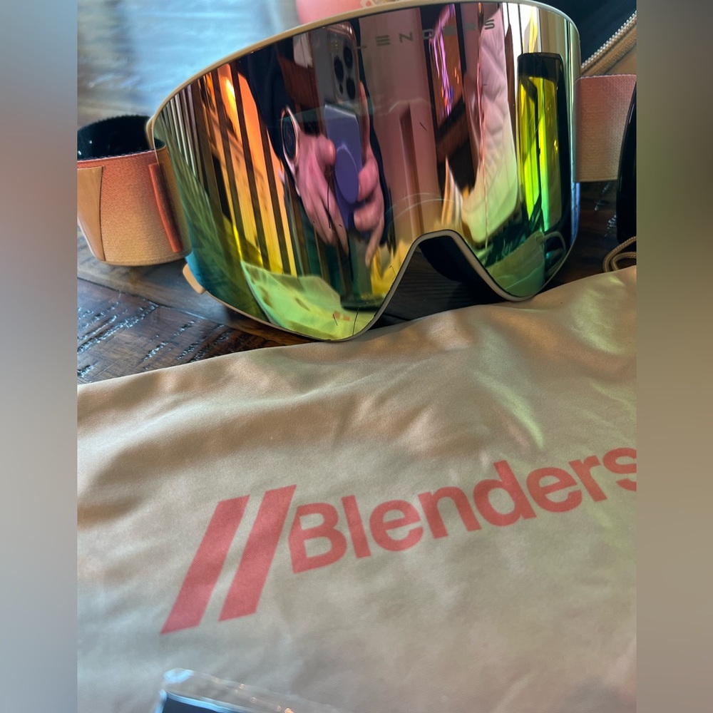 Blenders Snow Goggles | Sunset Flash | Aura